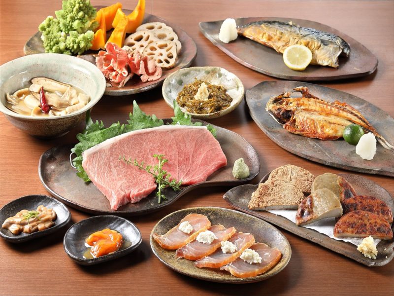 Tuna shop YOMOGI sake, sardines and side dishes